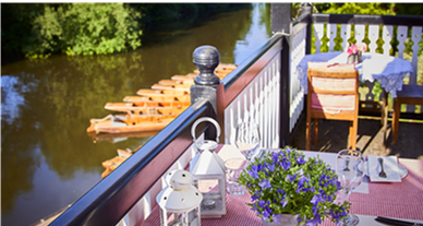 Bath Summer Event: Punting & Prosecco!
